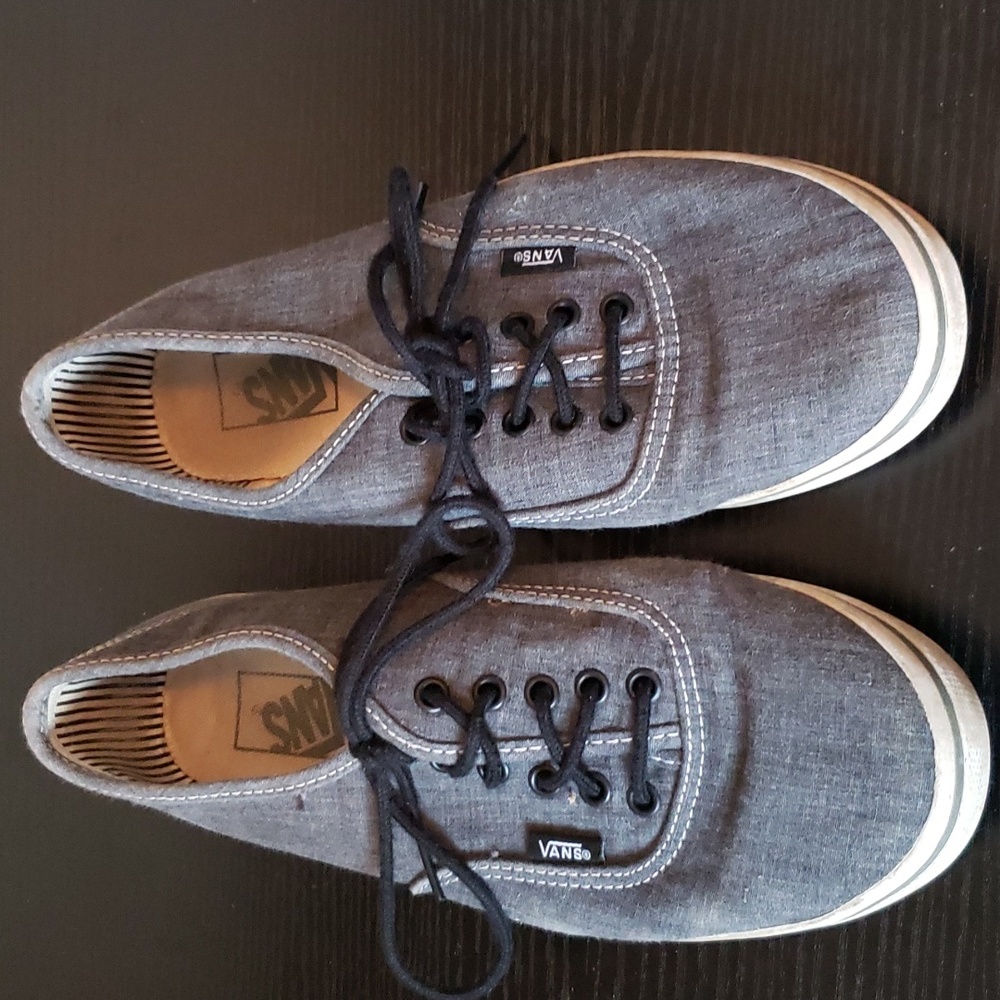 Vans Pre-owned gray canvas canvas men's sz.7, W sz.8.5.  good tread!